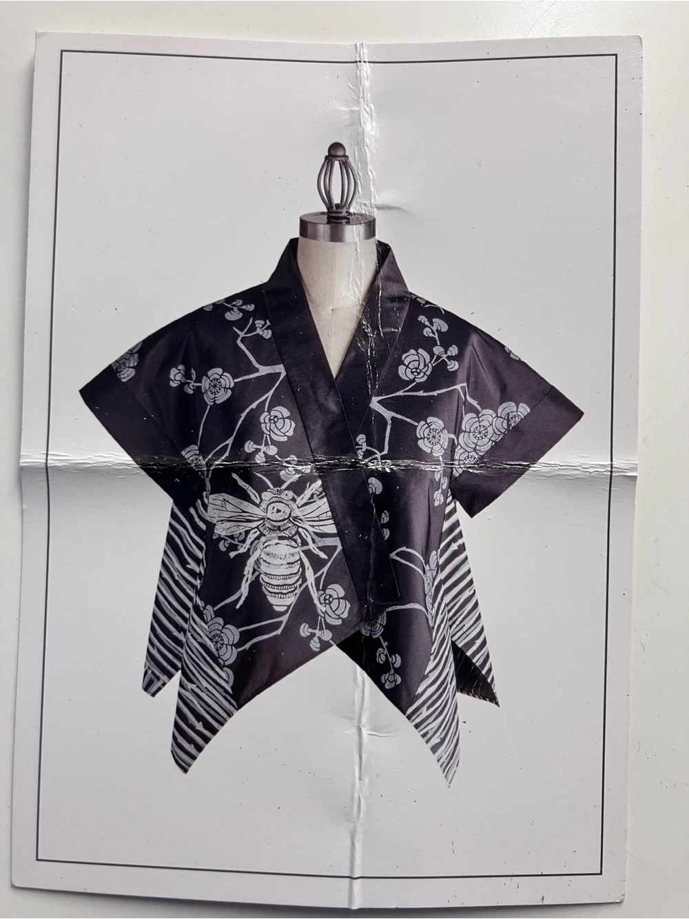 $520 NWT K. Riley Black Floral & Bee Print Short Kimono-Style Jacket, Sz M